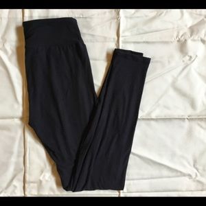 LuLaRoe OS Leggings Solid BLACK! Never worn!!